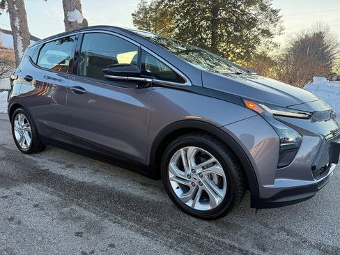 Used 2023 Chevrolet Bolt LT image 2
