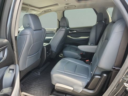 Used 2021 Buick Enclave Essence w/ Sound and Sites Package AWD/4WD image 18