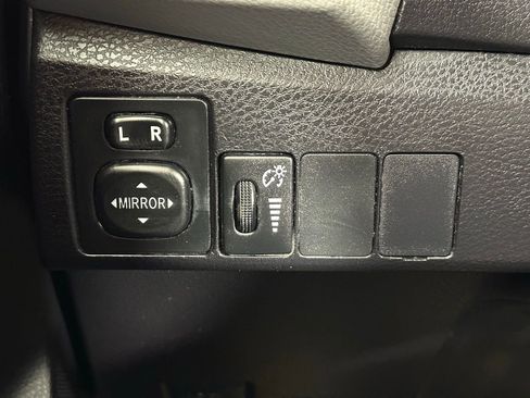 Used 2015 Toyota Corolla LE image 28