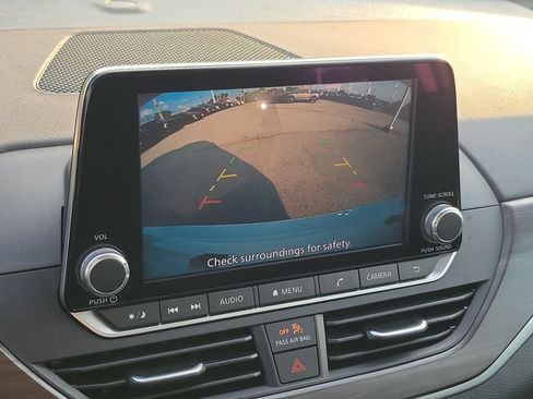 Used 2025 Nissan Altima 2.5 SV FWD image 26