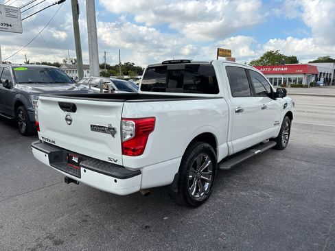 Used 2017 Nissan Titan SV image 4