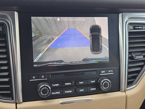 Used 2018 Porsche Macan image 18