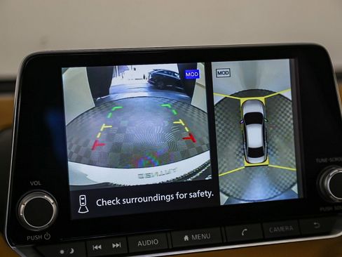 Used 2025 Nissan Sentra SV w/ SV Premium Package image 23