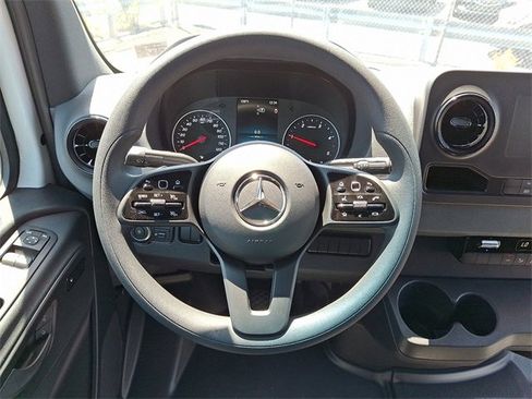 Used 2024 Mercedes-Benz Sprinter 4500 image 19