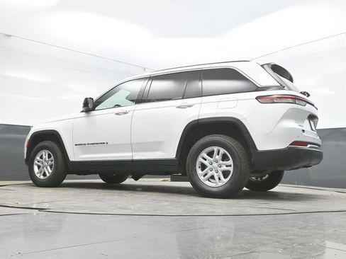 Used 2022 Jeep Grand Cherokee Laredo AWD/4WD image 38