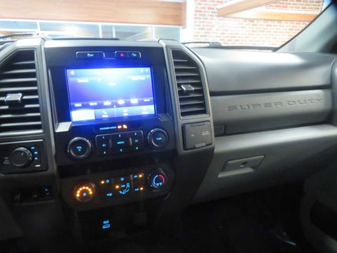 Used 2020 Ford F250 XL w/ STX Appearance Package AWD/4WD image 35
