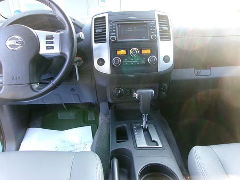 Used 2018 Nissan Frontier PRO-4X image 14