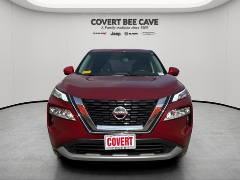 Used 2021 Nissan Rogue SV image 2