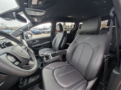 New 2026 Chrysler Pacifica Select image 12