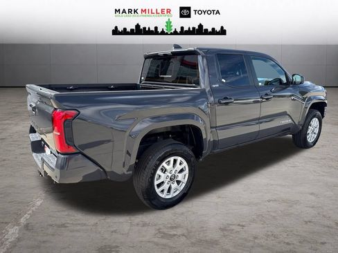 Certified 2025 Toyota Tacoma SR5 AWD/4WD image 5