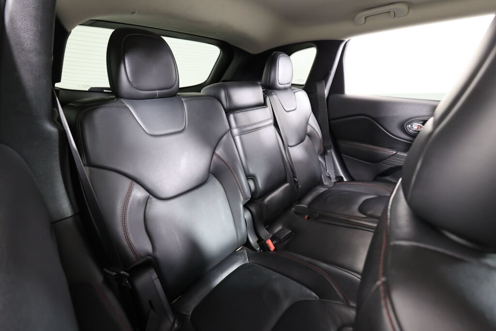Used 2015 Jeep Cherokee Trailhawk w/ Comfort/Convenience Group AWD/4WD image 21