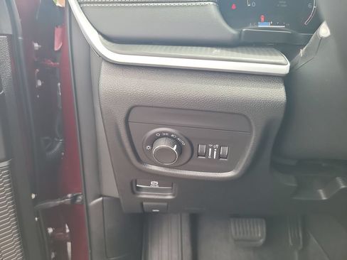 Used 2025 Jeep Grand Cherokee L Laredo AWD/4WD image 16
