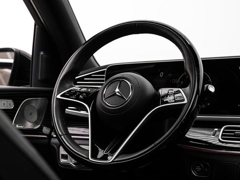 Used 2024 Mercedes-Benz GLS 450 4MATIC image 15