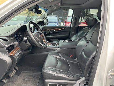 Used 2018 Cadillac Escalade Luxury image 6