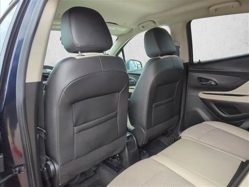 Used 2022 Buick Encore Preferred AWD/4WD image 17