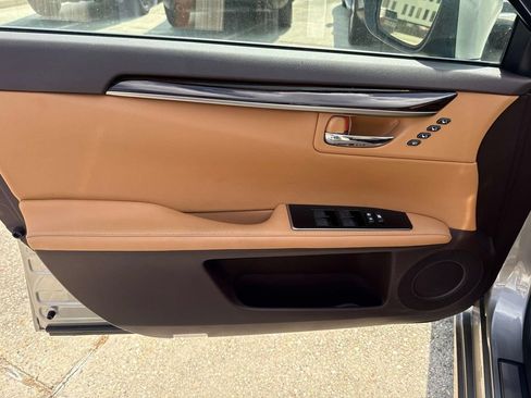 Used 2016 Lexus ES 350 w/ Luxury Package w/Wood Trim FWD image 17