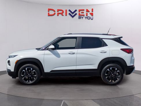 Used 2023 Chevrolet TrailBlazer LT w/ Convenience Package image 2