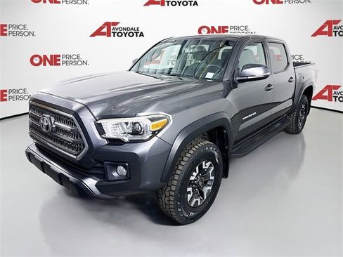 Certified 2017 Toyota Tacoma TRD Off-Road image 3