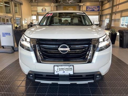 Used 2023 Nissan Pathfinder SL image 2