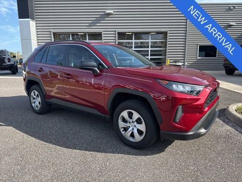 Used 2021 Toyota RAV4 LE image 1