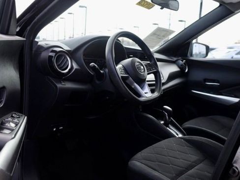 Used 2019 Nissan Kicks SV image 14