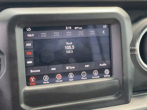 Used 2018 Jeep Wrangler Unlimited Sahara AWD/4WD image 15
