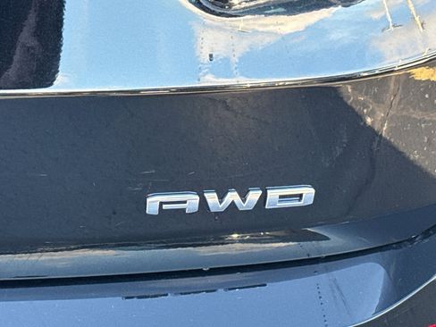 Used 2024 GMC Terrain SLE image 8