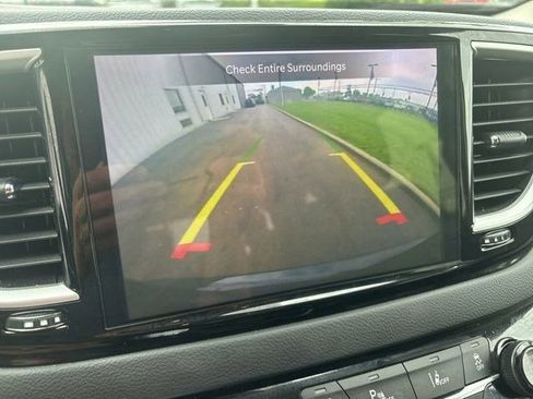 Used 2023 Chrysler Pacifica Touring-L FWD image 23