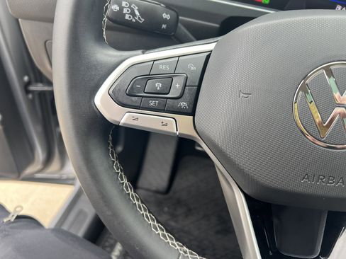 Certified 2022 Volkswagen Tiguan SE w/ Panoramic Sunroof Package image 18