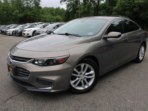 Used 2017 Chevrolet Malibu LT w/ Leather Package FWD image 1