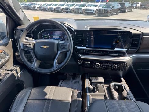 Used 2023 Chevrolet Silverado 1500 High Country w/ High Country Premium Package AWD/4WD image 14