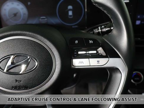 Used 2022 Hyundai Elantra SEL w/ Convenience Package FWD image 3