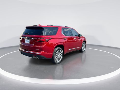 Used 2023 Chevrolet Traverse Premier FWD image 9