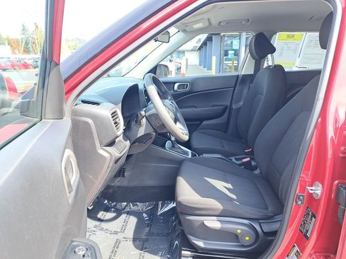Used 2022 Hyundai Venue SE w/ Cargo Package FWD image 11