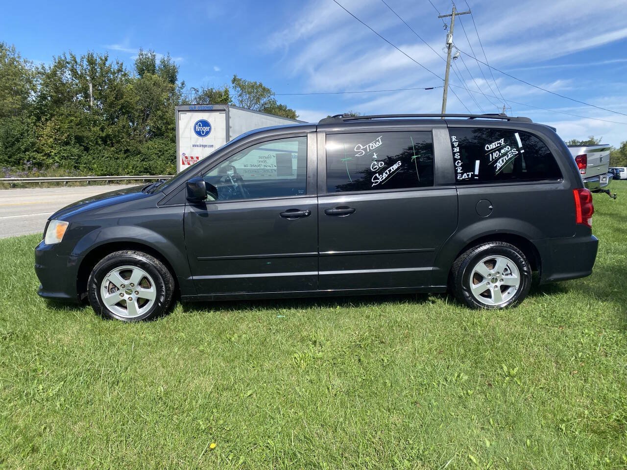 Used 2012 Dodge Grand Caravan SE FWD image 2