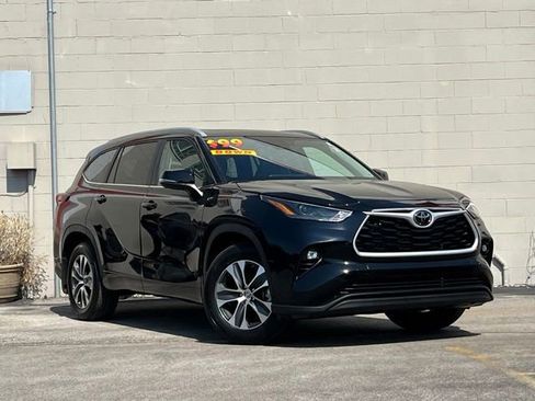Used 2024 Toyota Highlander XLE image 1