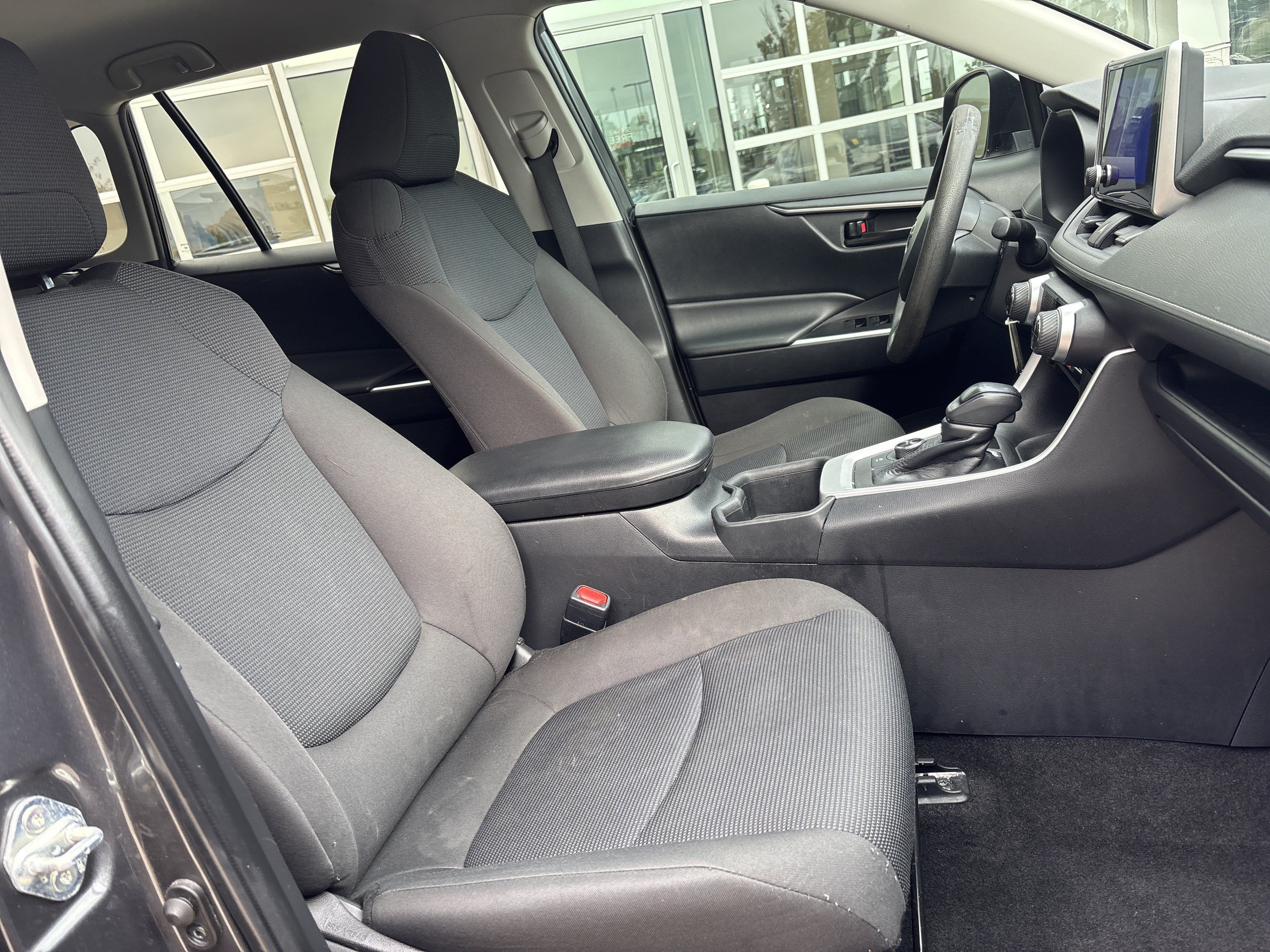 Used 2023 Toyota RAV4 LE AWD/4WD image 28
