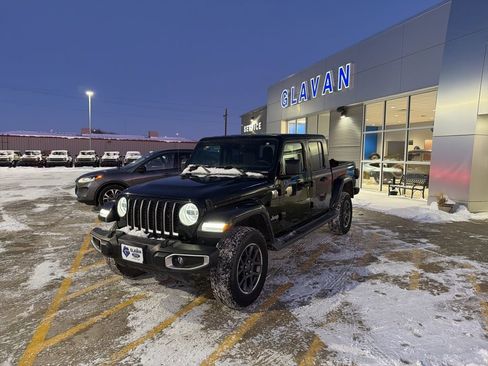 Used 2020 Jeep Gladiator Overland w/ Dual Top Group image 3