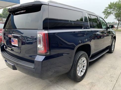 Used 2017 GMC Yukon XL SLE w/ SLE Value Package image 6
