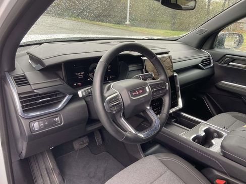 Used 2025 GMC Acadia Elevation FWD image 15
