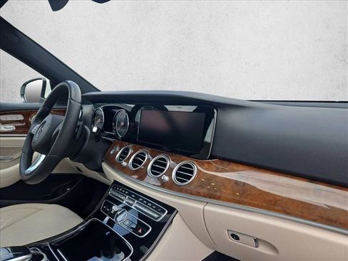 Used 2018 Mercedes-Benz E 300 image 22