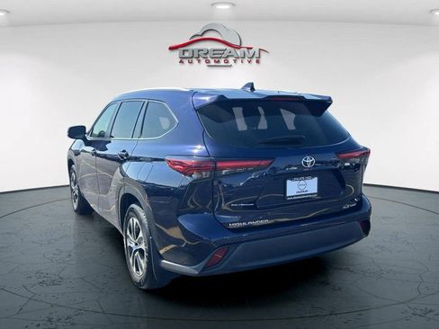 Used 2023 Toyota Highlander XLE AWD/4WD image 4