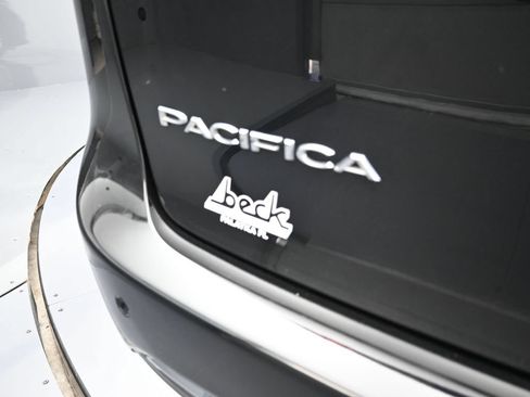 Certified 2023 Chrysler Pacifica Touring-L FWD image 25