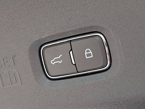 Used 2025 Ford Expedition Tremor AWD/4WD image 28