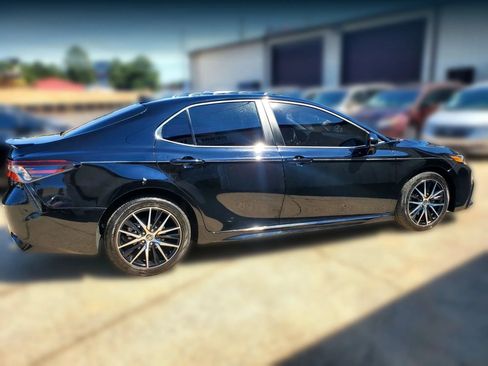 Used 2021 Toyota Camry SE FWD image 17
