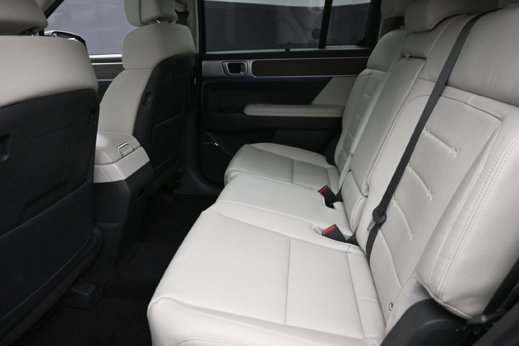 Used 2024 Hyundai Santa Fe Limited AWD/4WD image 14