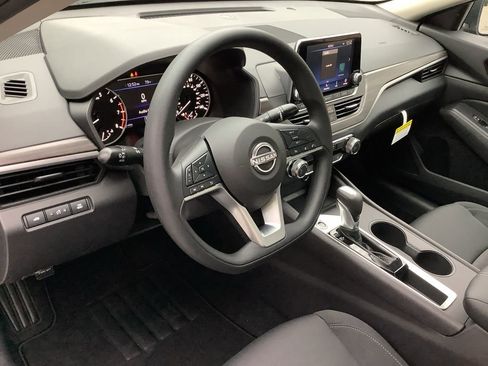 New 2025 Nissan Altima 2.5 SV image 31