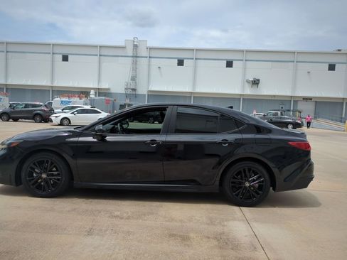 Used 2025 Toyota Camry SE FWD image 9