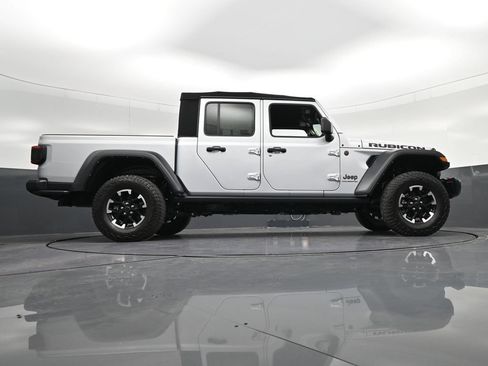 Used 2024 Jeep Gladiator Rubicon w/ Safety Group AWD/4WD image 23