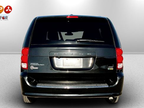 Used 2019 Dodge Grand Caravan GT image 4